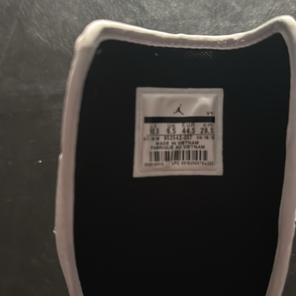 Worn Once Air Jordan One’s Size 10 1/2 Men No strings - Picture 9 of 10